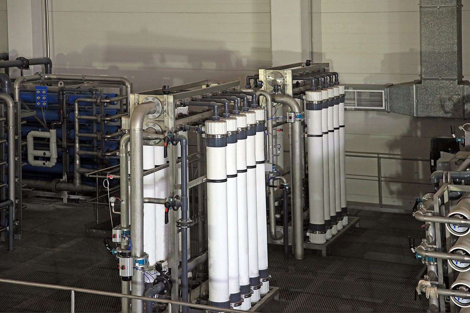Stanley Water endüstriyel membran biyoreaktör (MBR) tesisi — UF membran rafları ve proses hattı